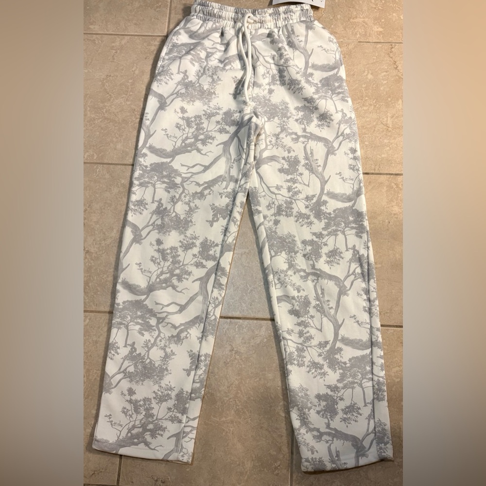 Vinyl Icons Grey & White Tree Toile Print Fleece Joggers - Size XS (NWT)